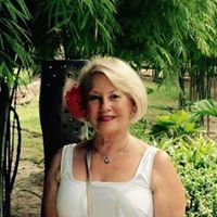 Robyn Lyons Photo 8