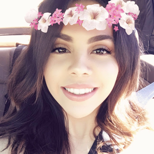 Monique Gomez Photo 19