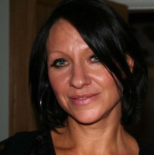 Tracey Hughes Photo 22