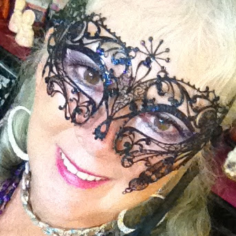 Julie Abbott Photo 30