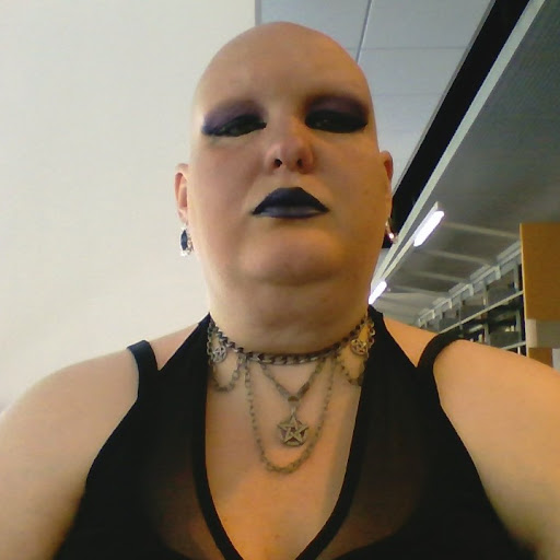 Elizabeth Garber Photo 7