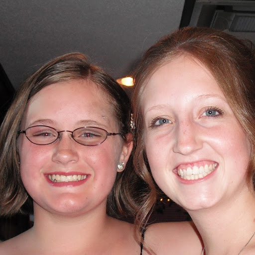 Elizabeth Hulett Photo 17
