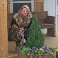 Erika Mills Photo 19
