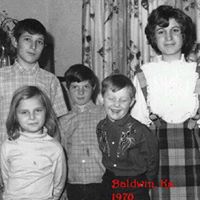 Kim Hutchins Photo 21