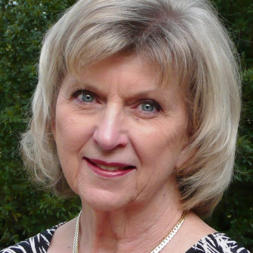 Jeanette Holland Photo 28