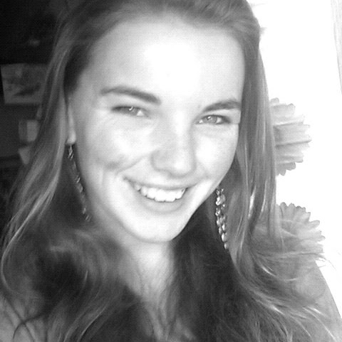 Claire Young Photo 12