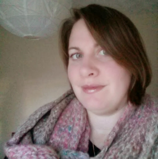 Elizabeth Davies Photo 33