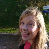 Laura Tully Photo 37