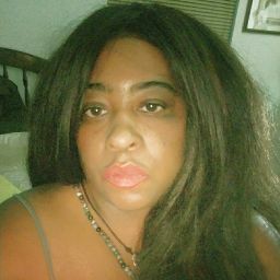 Olivia Walker Photo 40