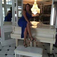 Sandra Robles Photo 32