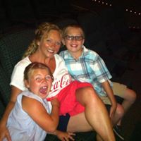 Lynn Gray Photo 32