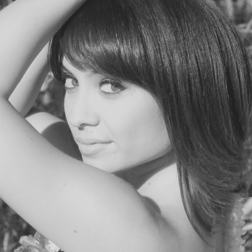 Regina Chapman Photo 35