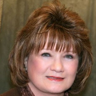 Julia Schroeder Photo 13