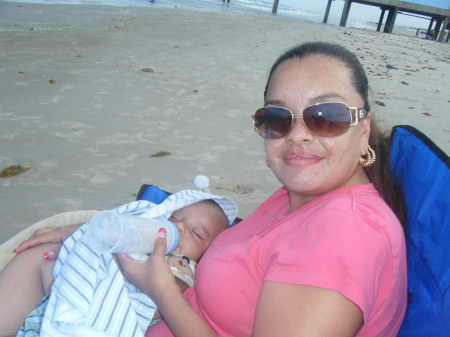 Monica Gonzales Photo 24