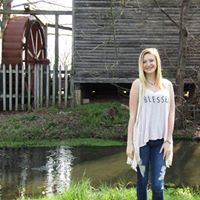 Katie Sanders Photo 30
