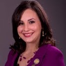 Reina Guzman Photo 9