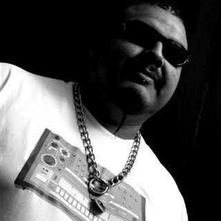 Eric Gomez Photo 28