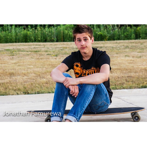 Daniel Tomlinson Photo 30
