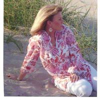 Elizabeth Walker Photo 34
