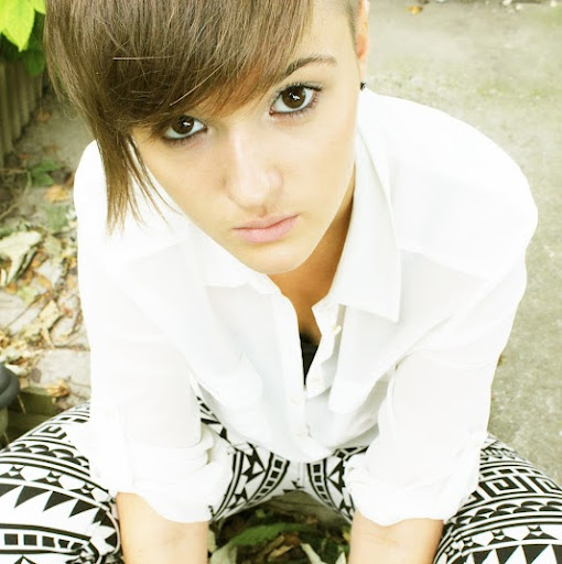 Julie Ludwig Photo 38