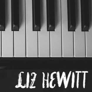 Elizabeth Hewitt Photo 26