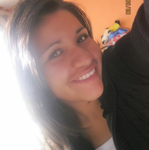Erika Bello Photo 20