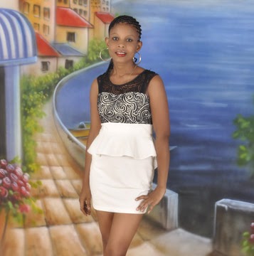 Sarah Nicolas Photo 9