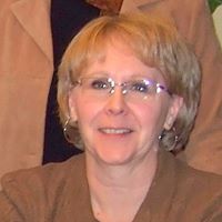 Julie Holcomb Photo 18
