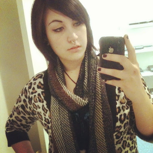 Holly Jackson Photo 6