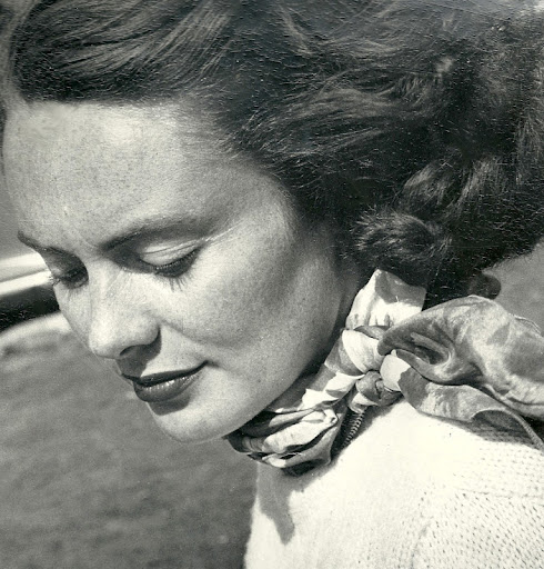 Gloria Summers Photo 33