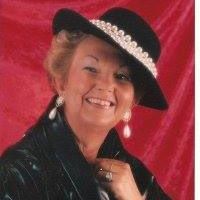 Laura Skaggs Photo 20
