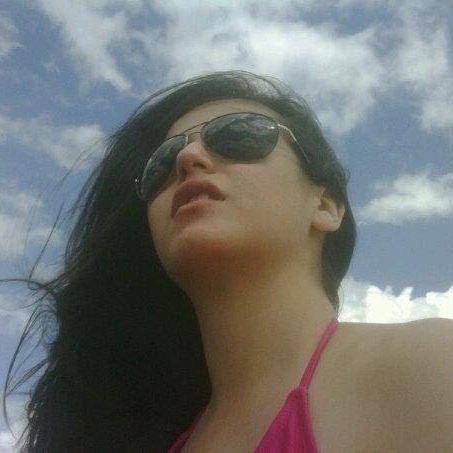 Elizabeth Quintanilla Photo 9
