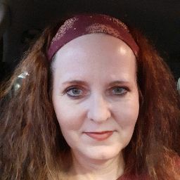 Lori Davis Photo 24