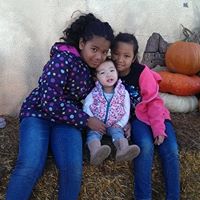 Elizabeth Vang Photo 11