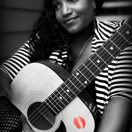 Erica Lowe Photo 25