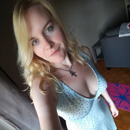 Sarah Willy Photo 25
