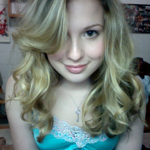 Sara Blake Photo 42