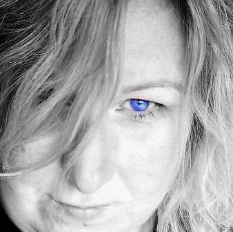 Laura Willis Photo 42