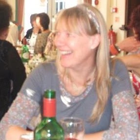 Julie Sumner Photo 40