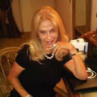 Elizabeth Blum Photo 17