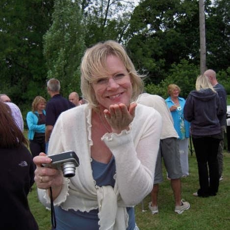 Julia Johns Photo 34