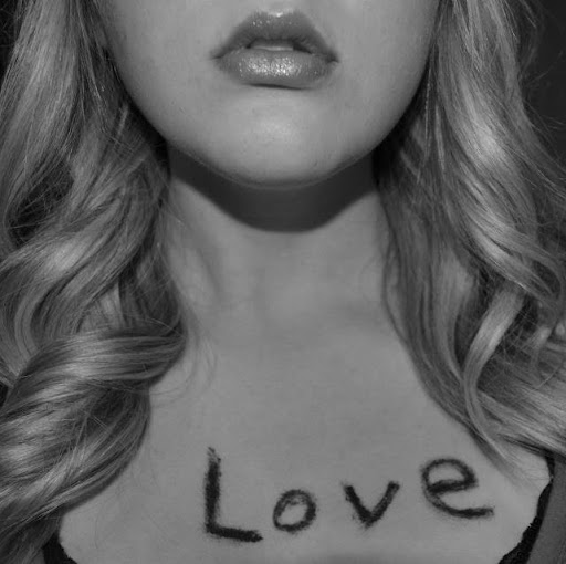 Rachelle Davis Photo 39
