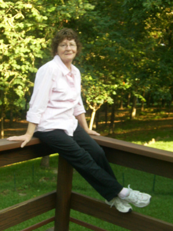 Julie Bryant Photo 34