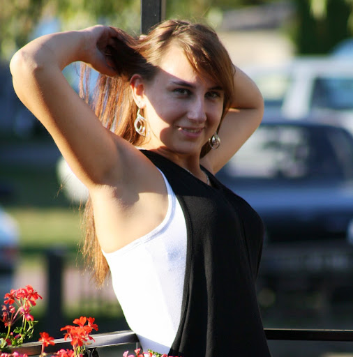 Barbara Barton Photo 16