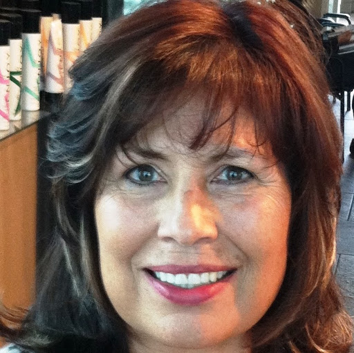 Laura Hernandez Photo 27
