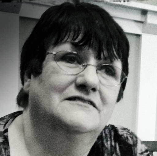Laurie Marshall Photo 34