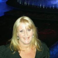 Vikki Hunt Photo 18