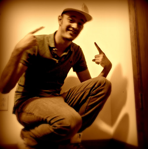 Ethan Thompson Photo 33