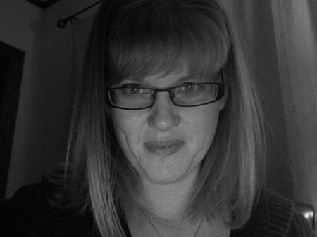 Julie Hardy Photo 10