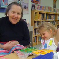 Amy Loftus Photo 22